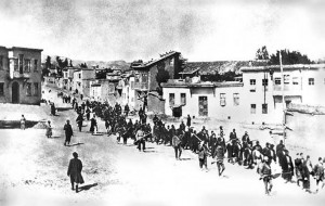 Una immagine della deportazione e genocidio degli armeni (1915)