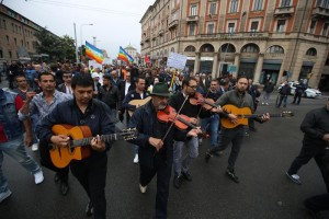 Nomadi: alcune centinaia a corteo rom e sinti a Bologna