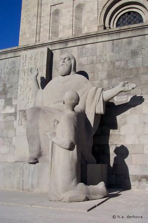 La statua di Mesrop Mashtots La statua di Mesrop Mashtots